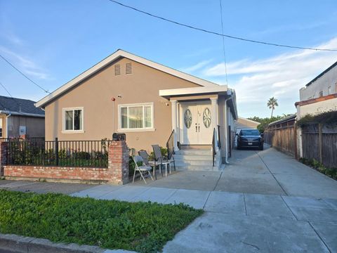 Photo of 11 Lindbergh Street, San Mateo, CA 94401 (MLS # ML82034203)