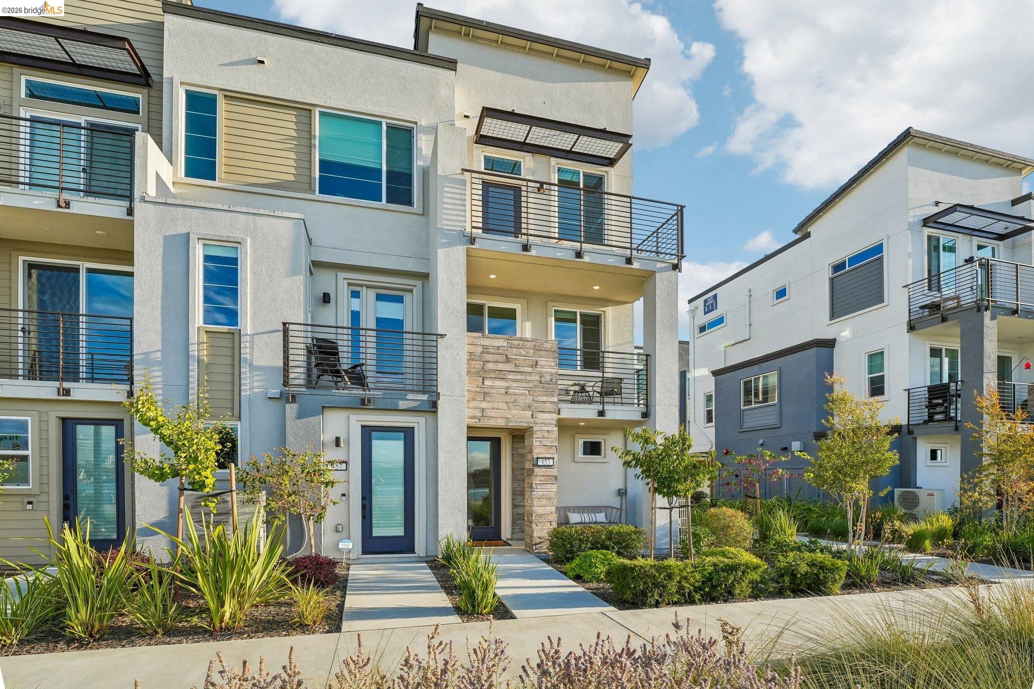 453 Sentinel Dr