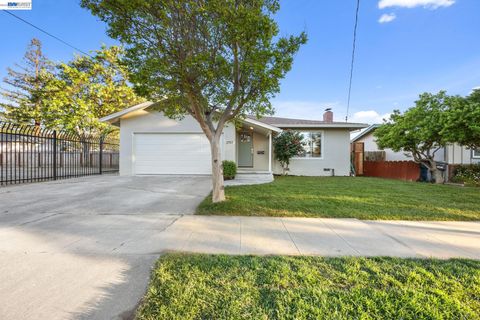 Photo of 2151 Elm St, Livermore, CA 94551 (MLS # 41128437)