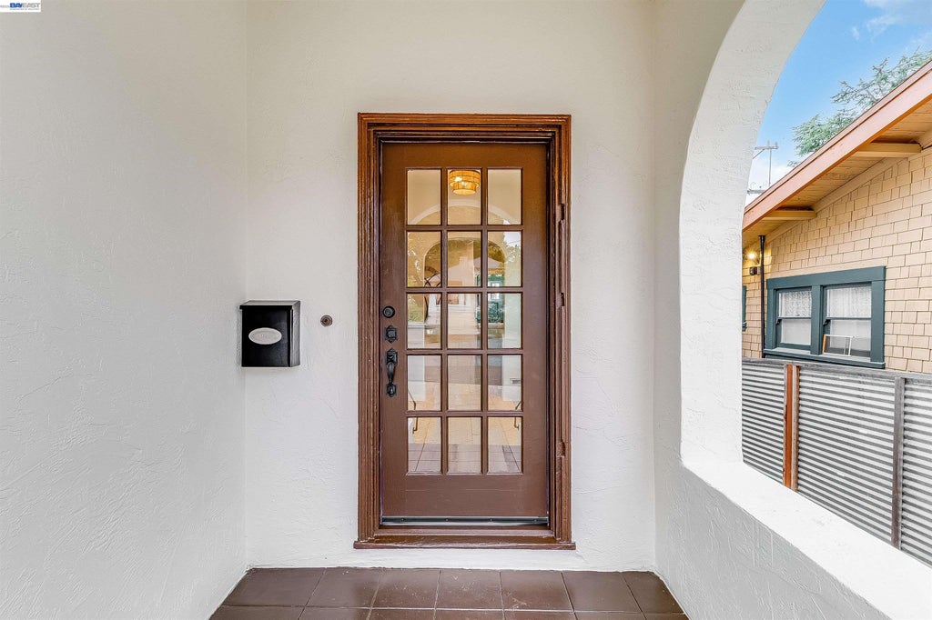 Photo of 422 Monterey St, Vallejo, CA 94590 (MLS # 41148146)