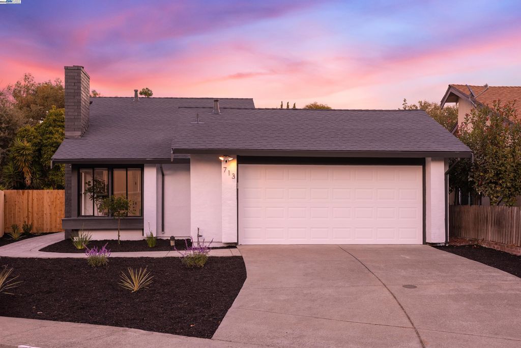 Photo of 713 Sandy Brook Ct, Rodeo, CA 94572 (MLS # 41116309)