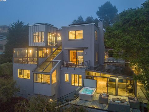 7061 Devon Way Oakland CA 94705