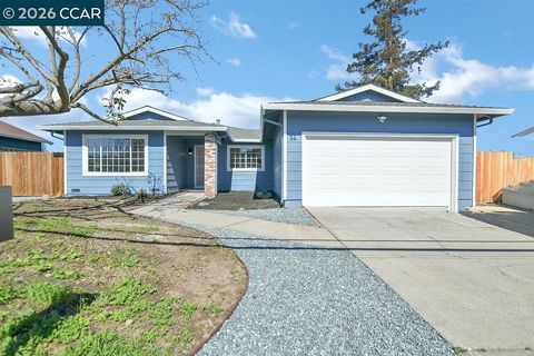 Photo of 34 Midhill Rd, Martinez, CA 94553 (MLS # 41125479)