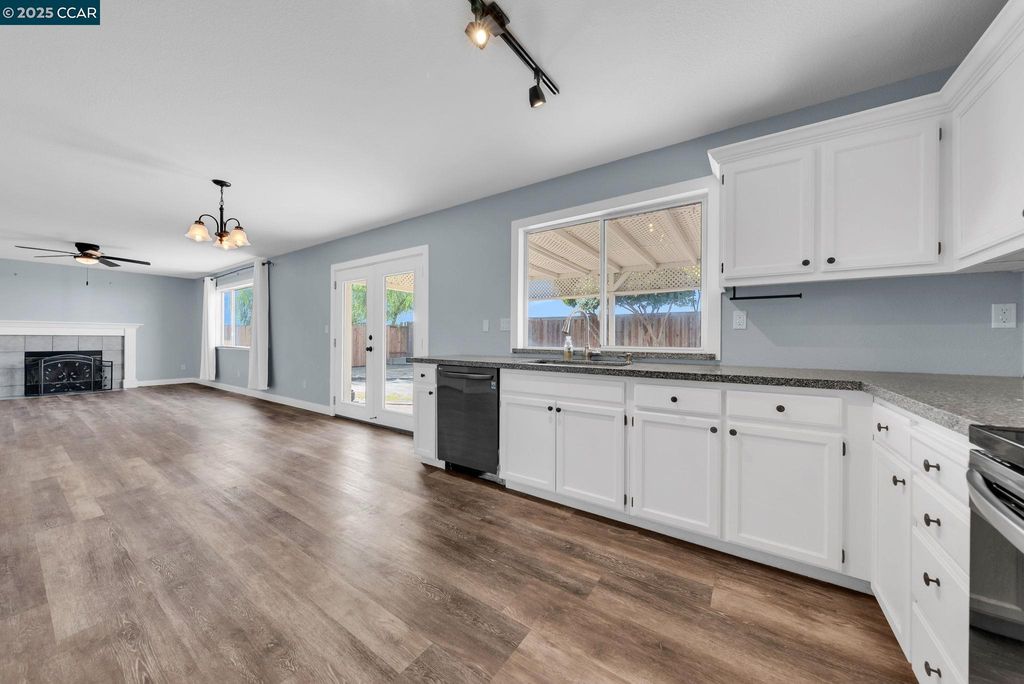 Photo of 4093 S Anchor Ct, Discovery Bay, CA 94505 (MLS # 41116045)