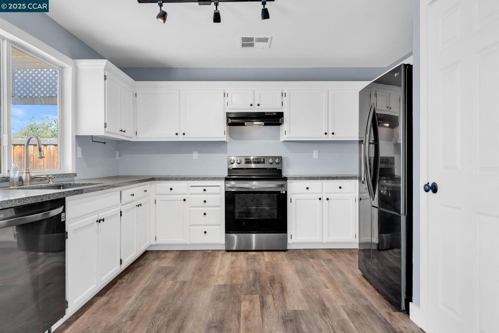 Photo of 4093 S Anchor Ct, Discovery Bay, CA 94505 (MLS # 41116045)