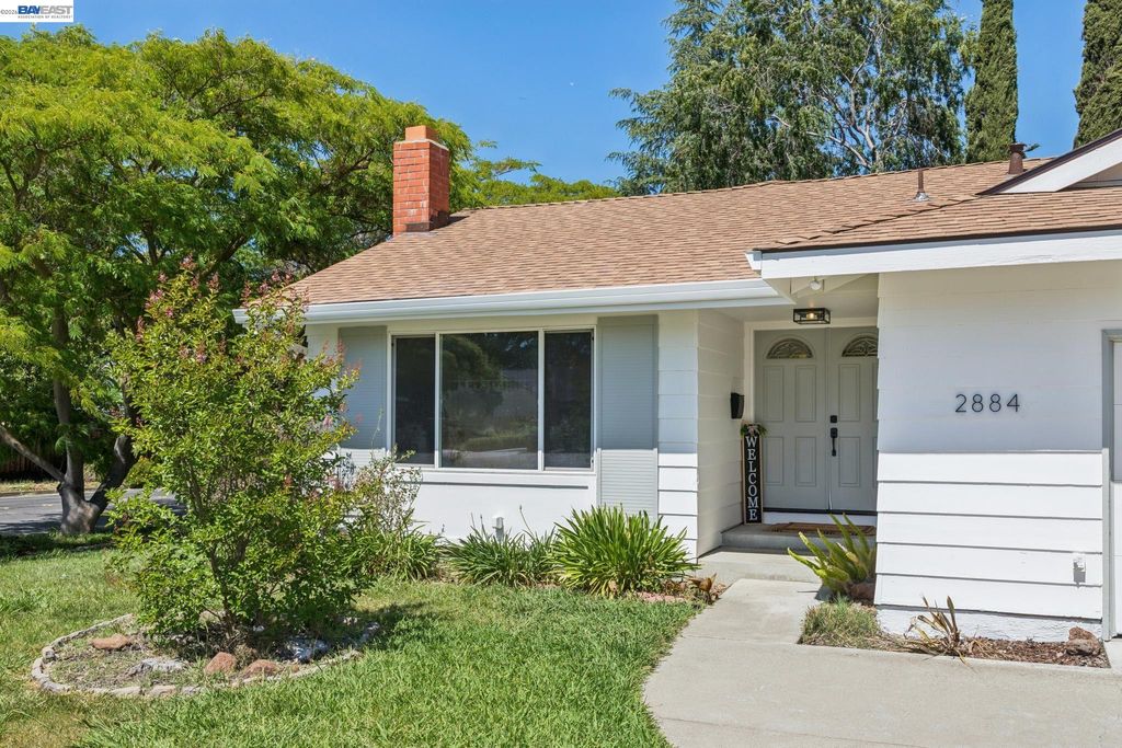 Photo of 2884 Lyon Circle, Concord, CA 94518 (MLS # 41135305)