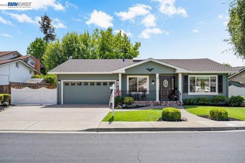 Photo of 2090 Foxswallow Rd, Pleasanton, CA 94566 (MLS # 41134566)