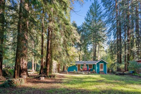 Photo of 820 River Drive, Boulder Creek, CA 95006 (MLS # ML82028686)