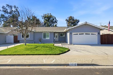 Photo of 7712 Canterbury Lane, Dublin, CA 94568 (MLS # 41123139)