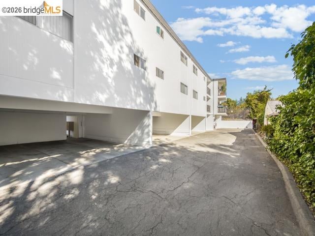 950 Mountain View Dr