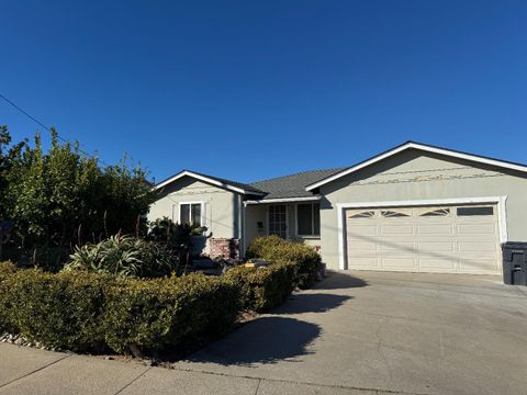 Photo of 446 Kelli Court, Marina, CA 93933 (MLS # ML82028984)