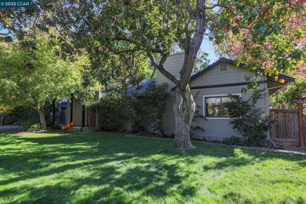 Photo of 955 Hawthorne Dr, Walnut Creek, CA 94596 (MLS # 41116265)
