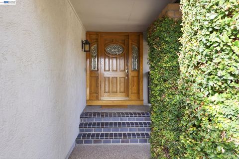 Photo of 3593 Whitehall Ct, Pleasanton, CA 94588 (MLS # 41125178)