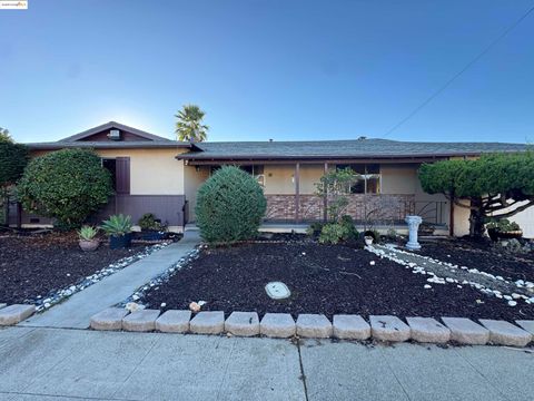 Photo of 9 Leamont Court, Oakland, CA 94605 (MLS # 41116175)