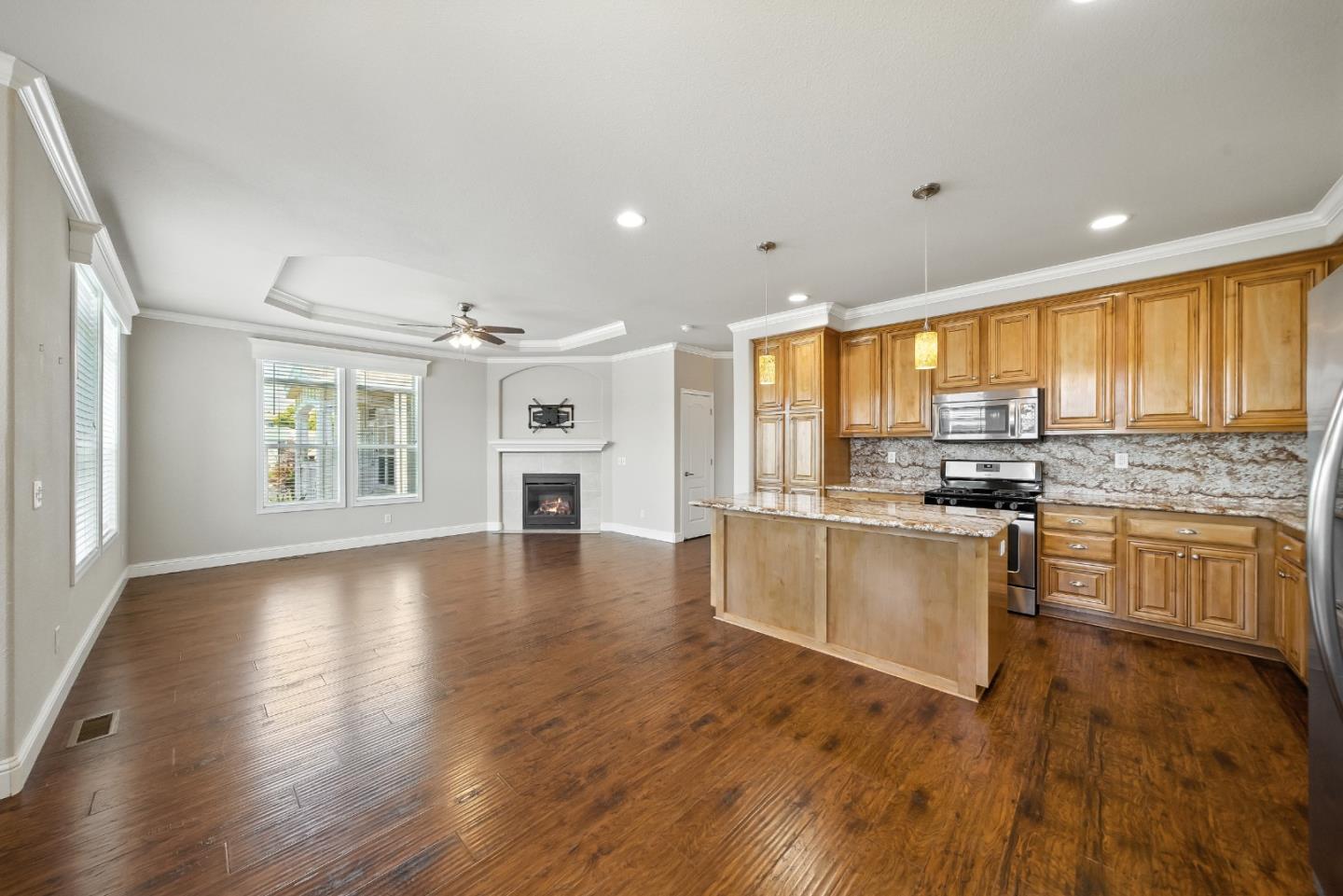 Mountain View, California 94041, United States, 3 Bedrooms Bedrooms, ,2 BathroomsBathrooms,Residential,Active,161151