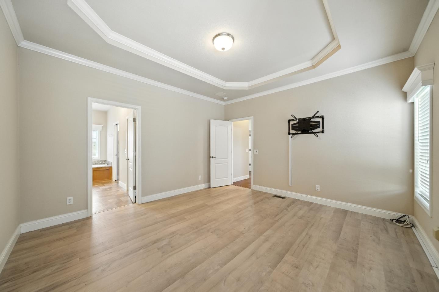 Mountain View, California 94041, United States, 3 Bedrooms Bedrooms, ,2 BathroomsBathrooms,Residential,Active,161151