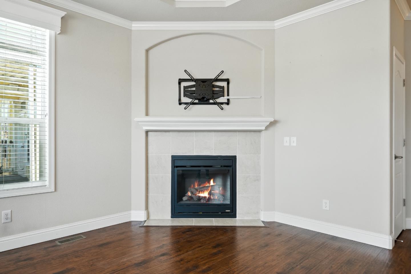 Mountain View, California 94041, United States, 3 Bedrooms Bedrooms, ,2 BathroomsBathrooms,Residential,Active,161151