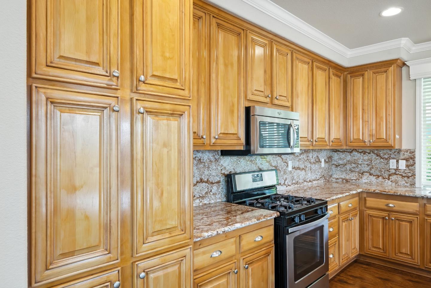 Mountain View, California 94041, United States, 3 Bedrooms Bedrooms, ,2 BathroomsBathrooms,Residential,Active,161151