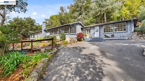 Photo of 2976 Joaquin Miller Rd, Oakland, CA 94602 (MLS # 41125643)