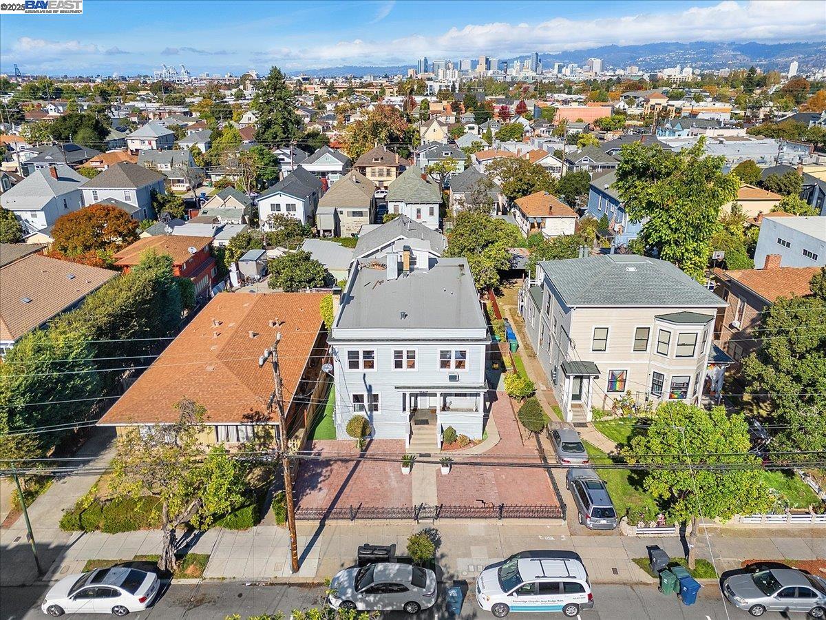 Alameda, California 94501, United States, 6 Bedrooms Bedrooms, ,5 BathroomsBathrooms,Residential,Active,241055