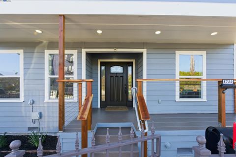 Photo of 5729 Bancroft Ave, Oakland, CA 94605 (MLS # 41119176)