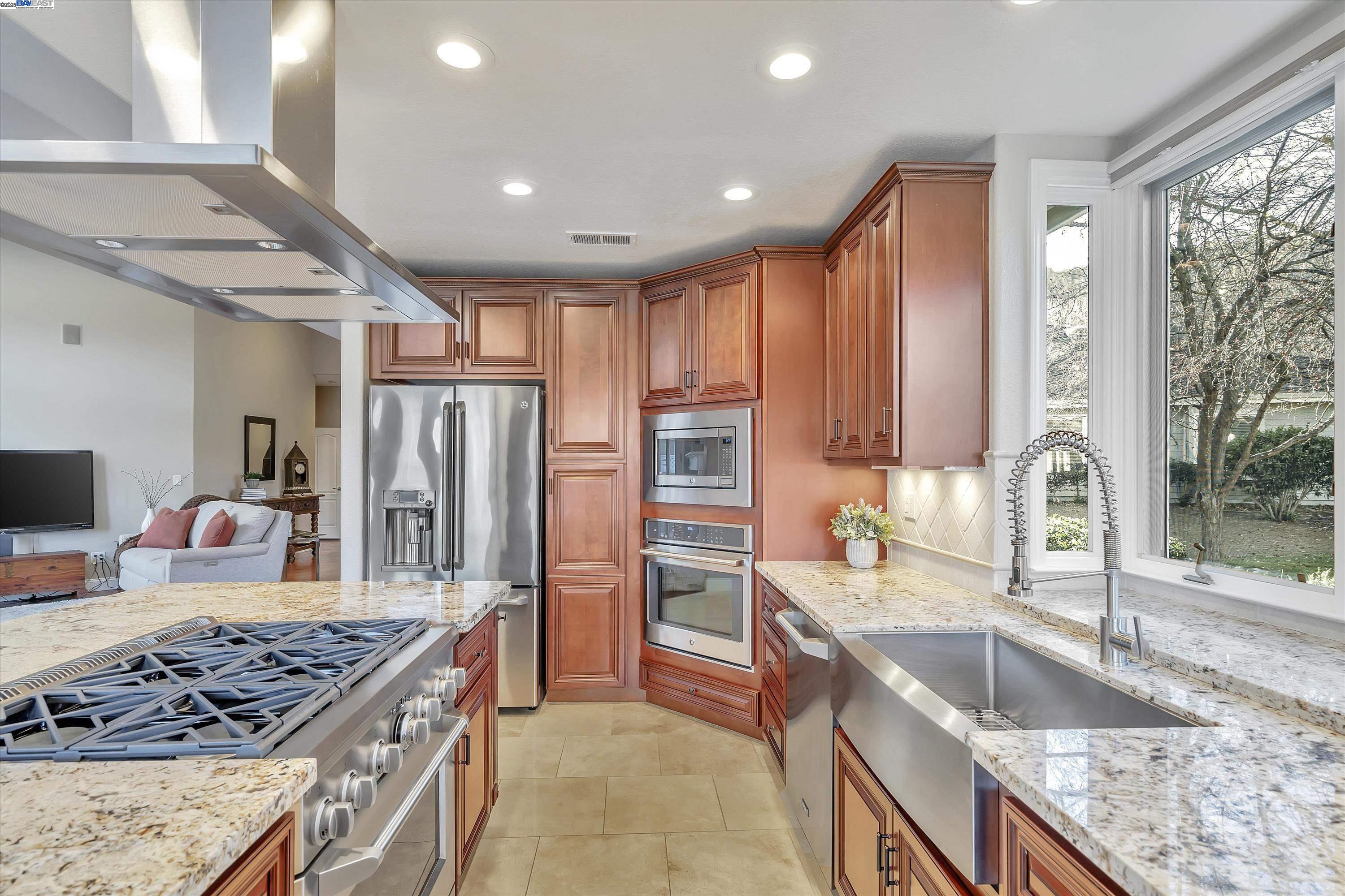 7903 Riviera Ct