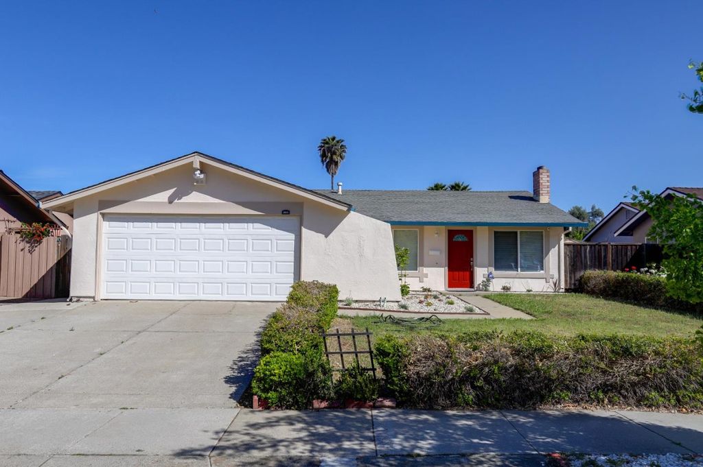 Photo of 2015 Autumntree Court, San Jose, CA 95131 (MLS # ML82044976)
