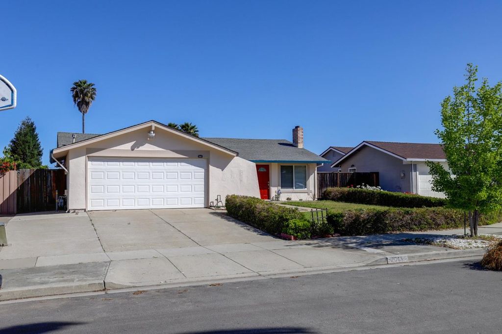 Photo of 2015 Autumntree Court, San Jose, CA 95131 (MLS # ML82044976)