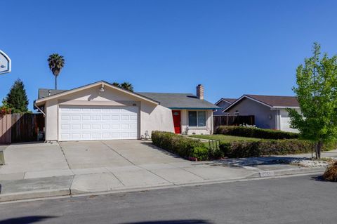 Photo of 2015 Autumntree Court, San Jose, CA 95131 (MLS # ML82044976)