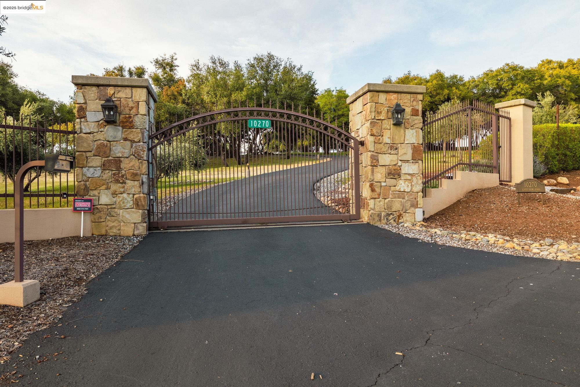 10270 Slate Rim Rd, Sonora, CA, 95370, USA, 3 Bedrooms Bedrooms, ,3 BathroomsBathrooms,Residential,Active,10270 Slate Rim Rd,41111024