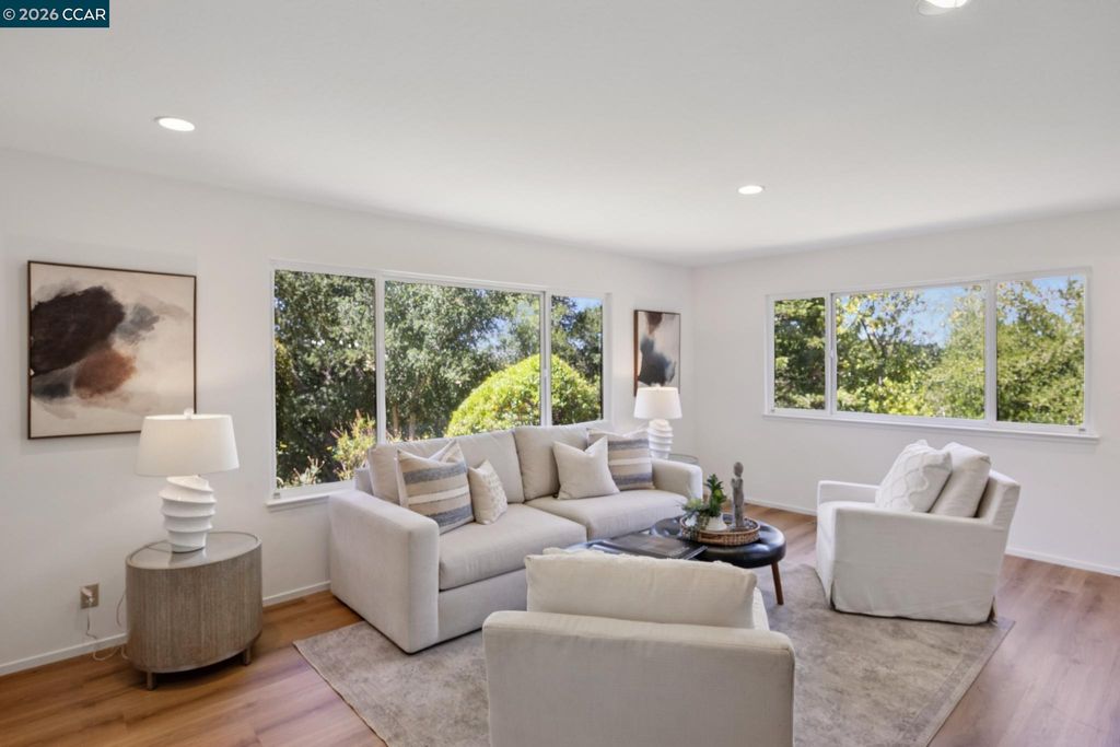 Photo of 135 Canon Dr, Orinda, CA 94563 (MLS # 41135525)