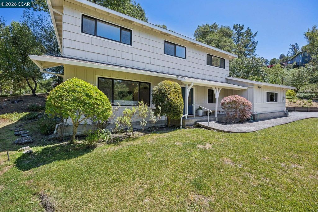 Photo of 135 Canon Dr, Orinda, CA 94563 (MLS # 41135525)
