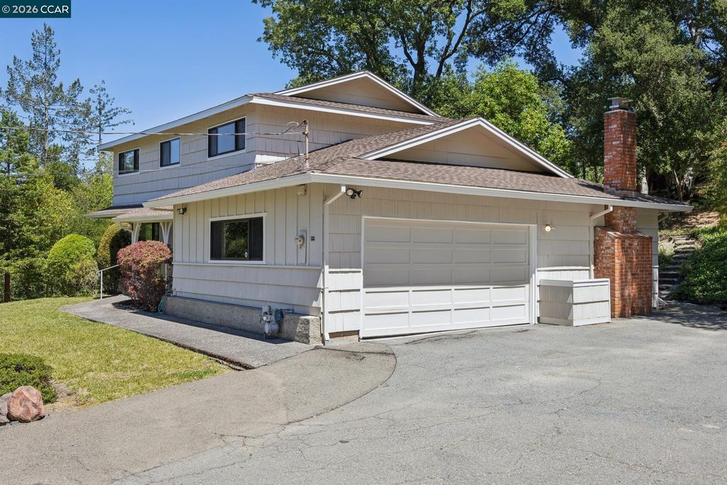 Photo of 135 Canon Dr, Orinda, CA 94563 (MLS # 41135525)