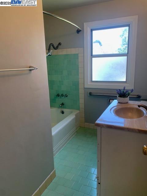 San Leandro, California 94578, United States, 6 Bedrooms Bedrooms, ,Residential,Pending,113502