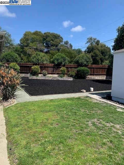 San Leandro, California 94578, United States, 6 Bedrooms Bedrooms, ,Residential,Pending,113502