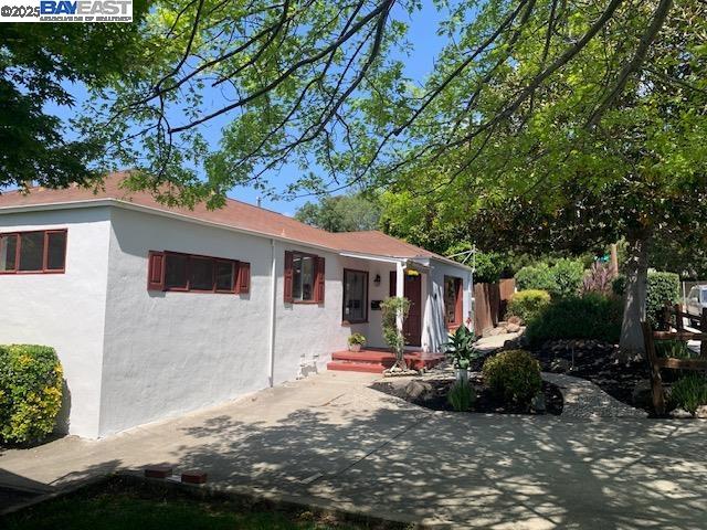 San Leandro, California 94578, United States, 6 Bedrooms Bedrooms, ,Residential,Pending,113502