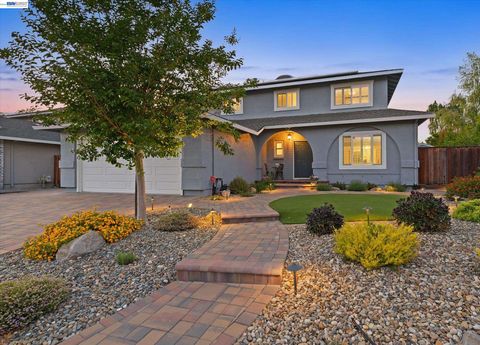 Photo of 3026 Ferndale Ct, Pleasanton, CA 94588 (MLS # 41134835)