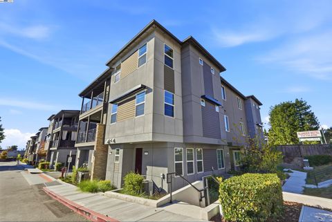 Photo of 498 Trace Lane, Hayward, CA 94544 (MLS # 41118582)