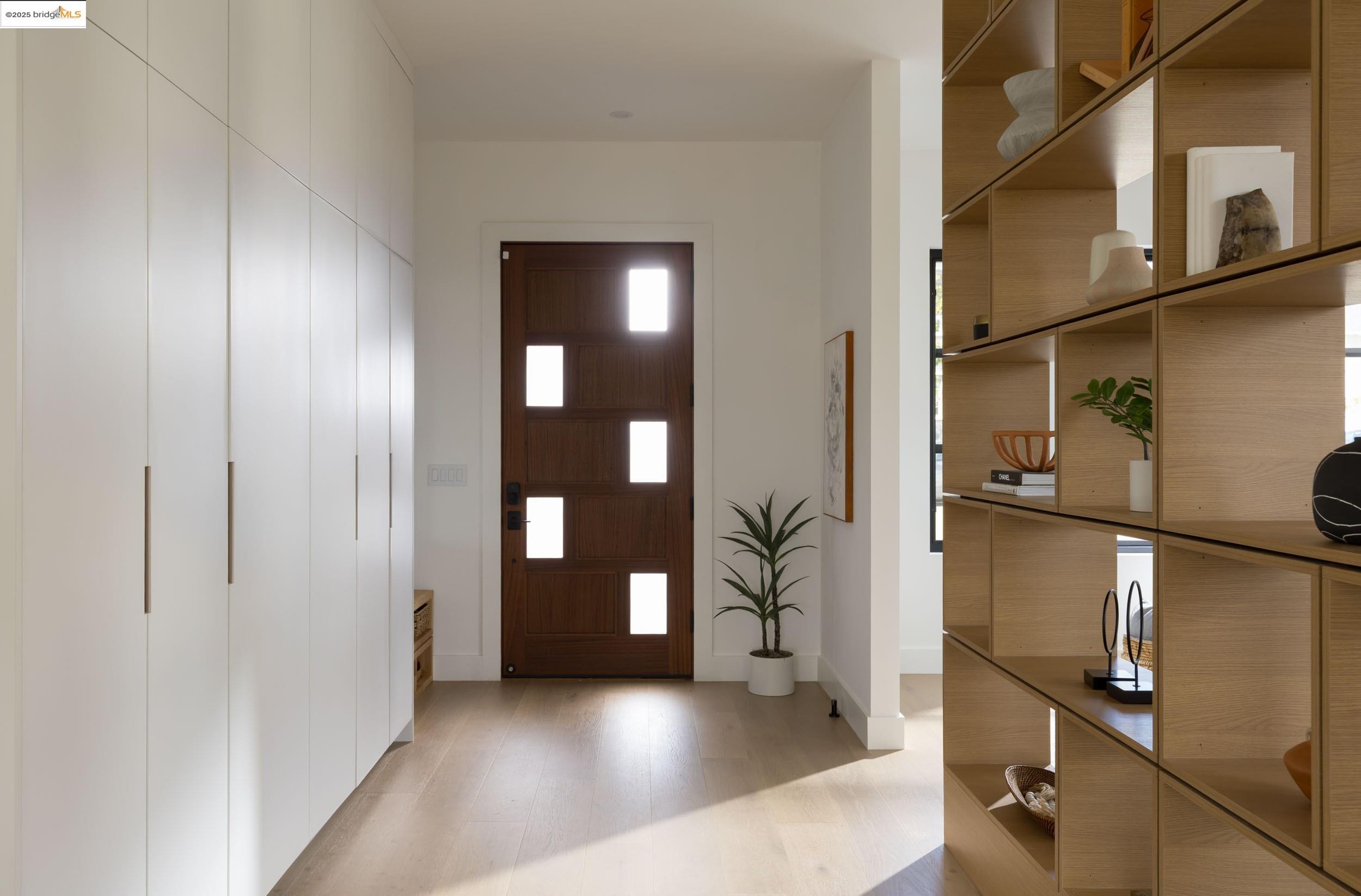1046 Ashmount