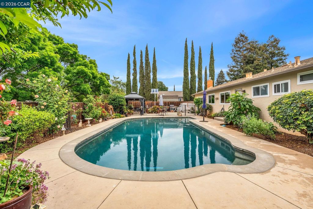 Photo of 5565 Banff Ct, Concord, CA 94521 (MLS # 41129207)