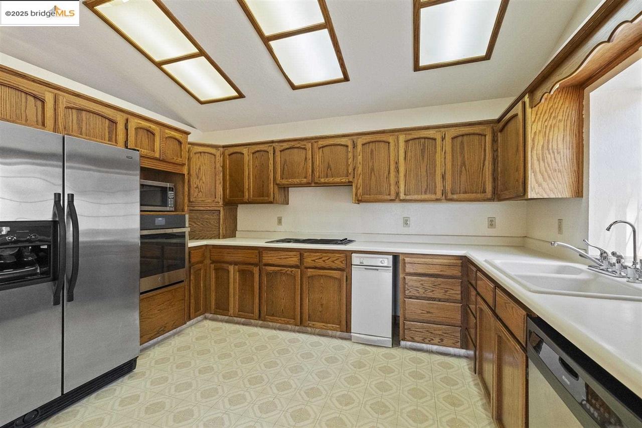 Sonora, California 95370, United States, 3 Bedrooms Bedrooms, ,3 BathroomsBathrooms,Residential,Active,174204