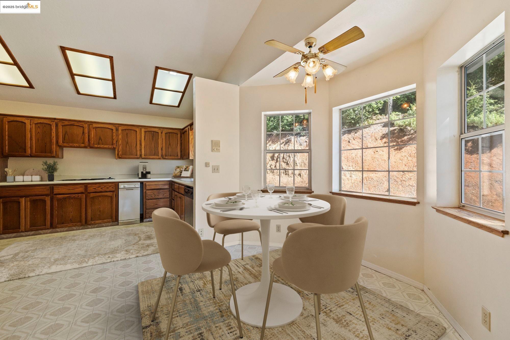 Sonora, California 95370, United States, 3 Bedrooms Bedrooms, ,3 BathroomsBathrooms,Residential,Active,174204