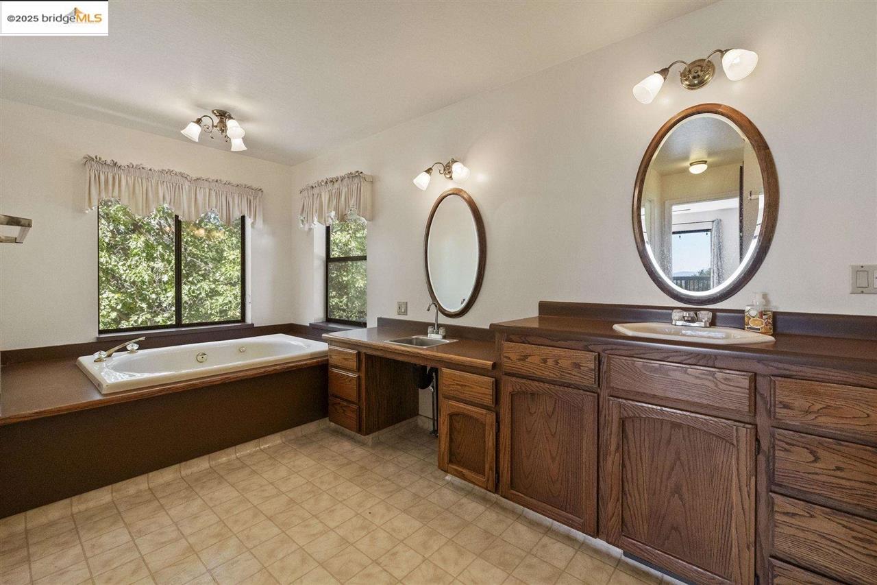 Sonora, California 95370, United States, 3 Bedrooms Bedrooms, ,3 BathroomsBathrooms,Residential,Active,174204