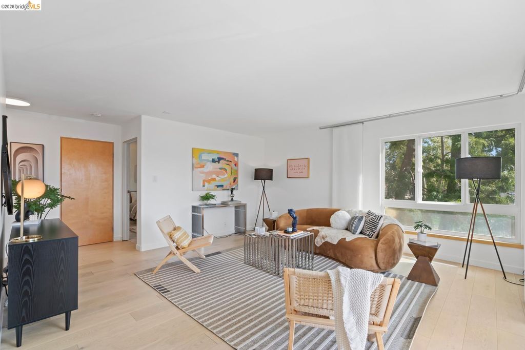 Photo of 802 N Delaware St #APT 202, San Mateo, CA 94401 (MLS # 41129539)