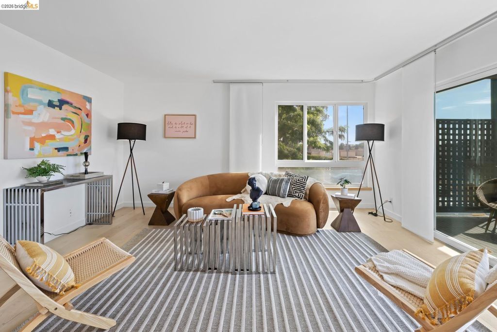 Photo of 802 N Delaware St #APT 202, San Mateo, CA 94401 (MLS # 41129539)