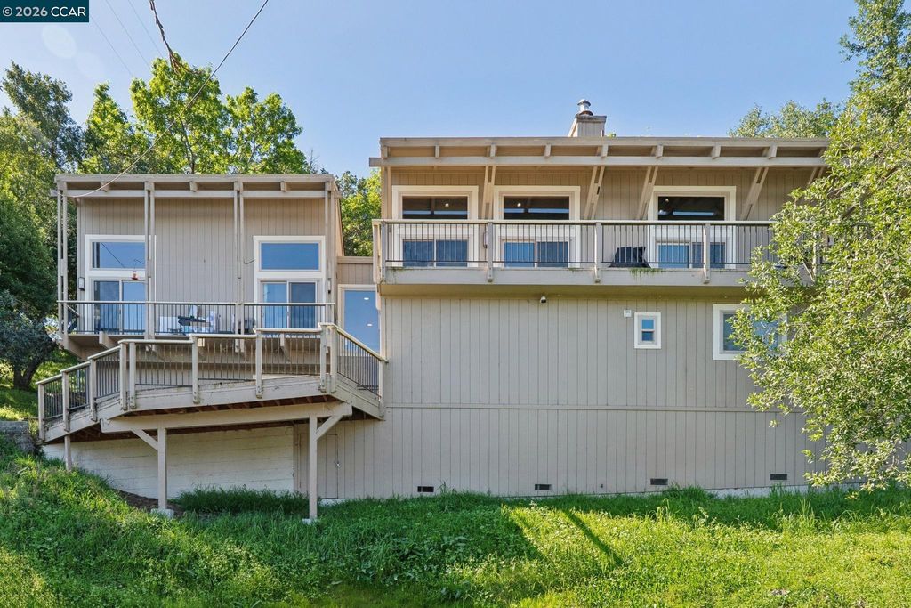 Photo of 66 Bridge Rd, Novato, CA 94945 (MLS # 41126980)