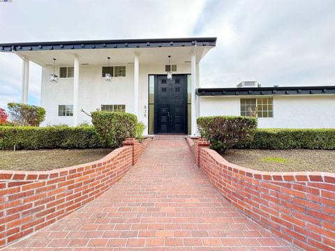 Photo of 838 Virginia Ave, Lodi, CA 95242 (MLS # 41118754)