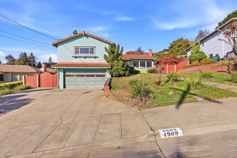 Photo of 4909 Stacy Street, Oakland, CA 94605 (MLS # ML82030009)