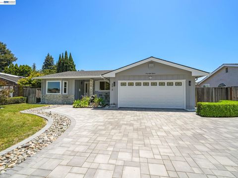 Photo of 4815 Windermere Dr, Newark, CA 94560 (MLS # 41139480)