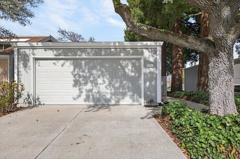 Photo of 7543 Maywood Dr, Pleasanton, CA 94588 (MLS # 41123382)